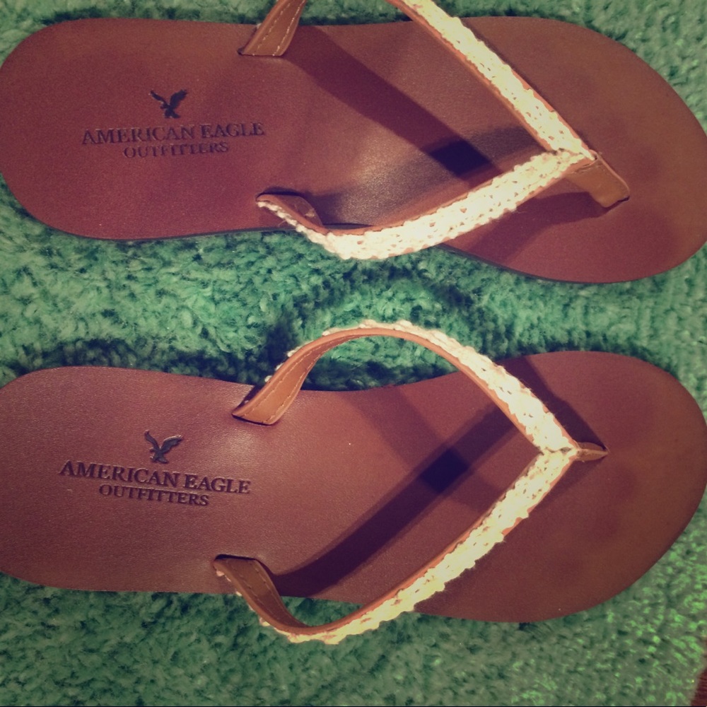 American Eagle flip flops