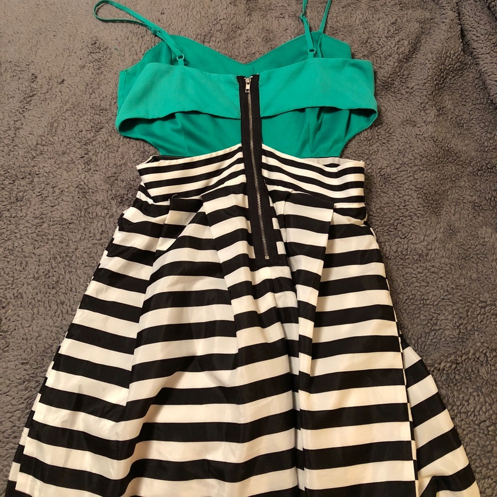SUPER CUTE DRESS - Picture 3 of 3