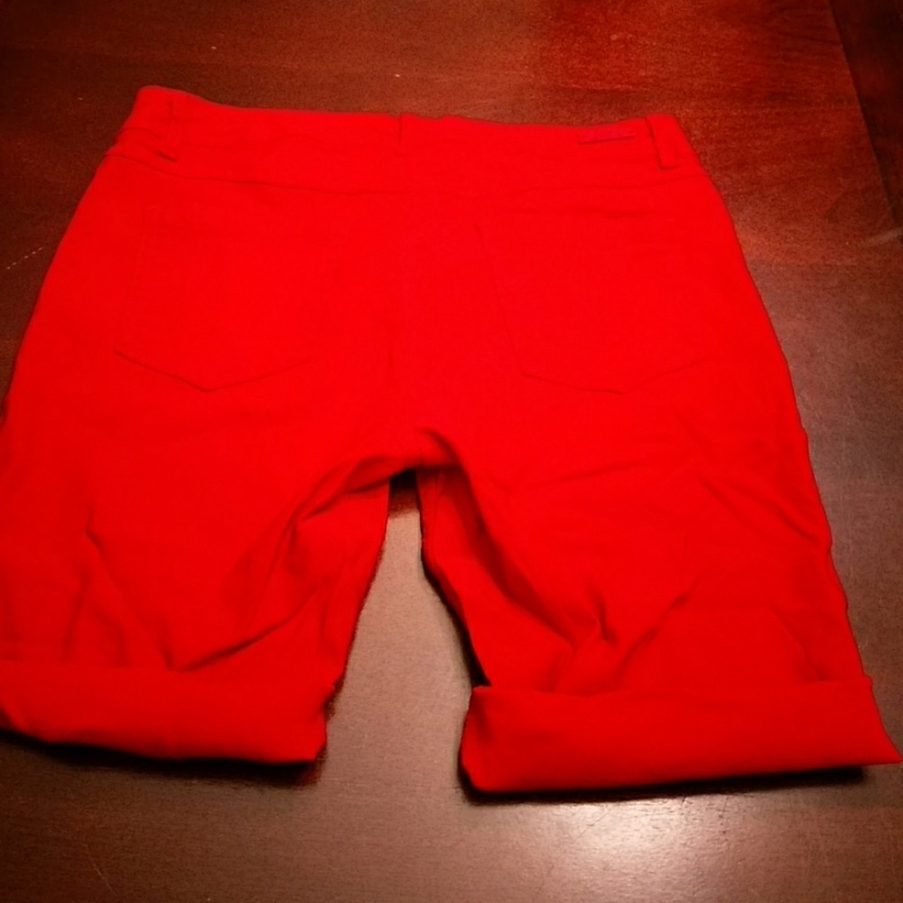 Red shorts - Picture 2 of 3