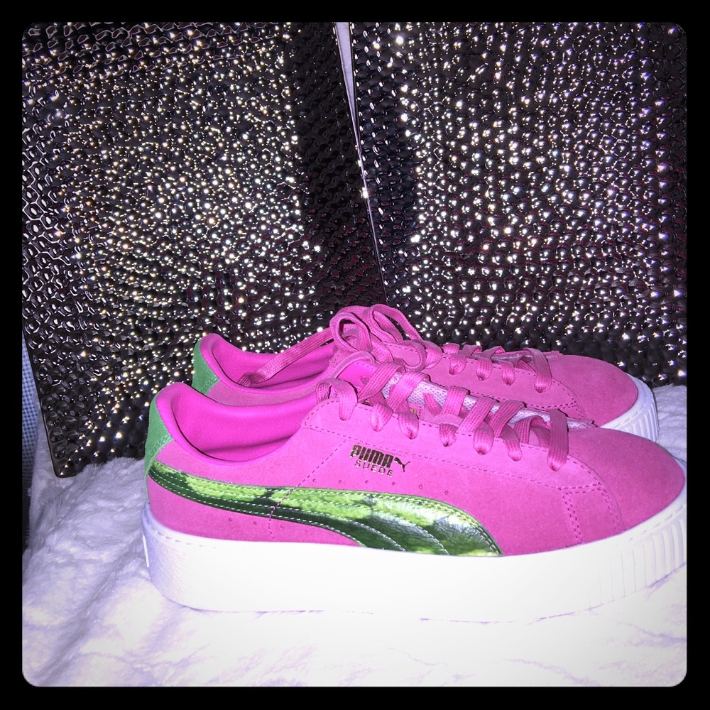 Puma pink tennis shoes