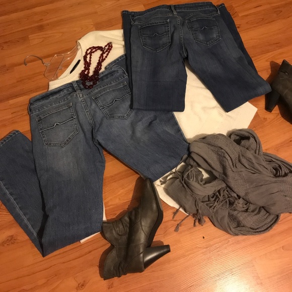 ❌SOLD❌ Arizona Bootcut Jeans - Picture 2 of 4