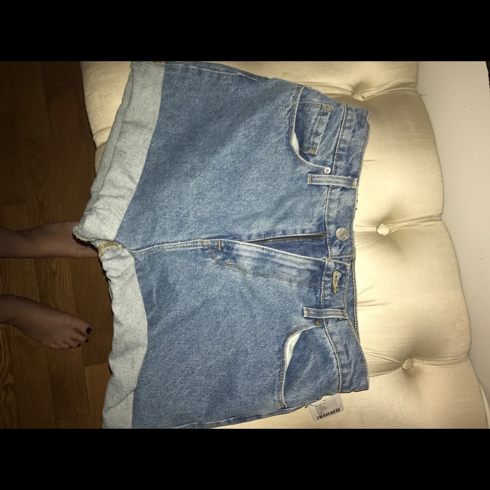 URBAN DECAY MOM CUT JEAN SHORTS (unworn) size 6/28
