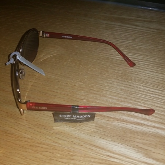 Steve Madden Sunglasses - Picture 3 of 4