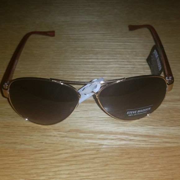 Steve Madden Sunglasses - Picture 2 of 4