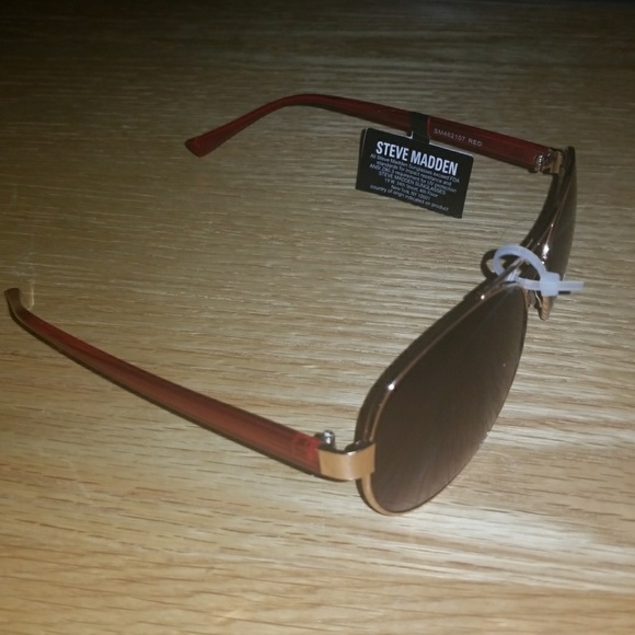 Steve Madden Sunglasses - Picture 4 of 4