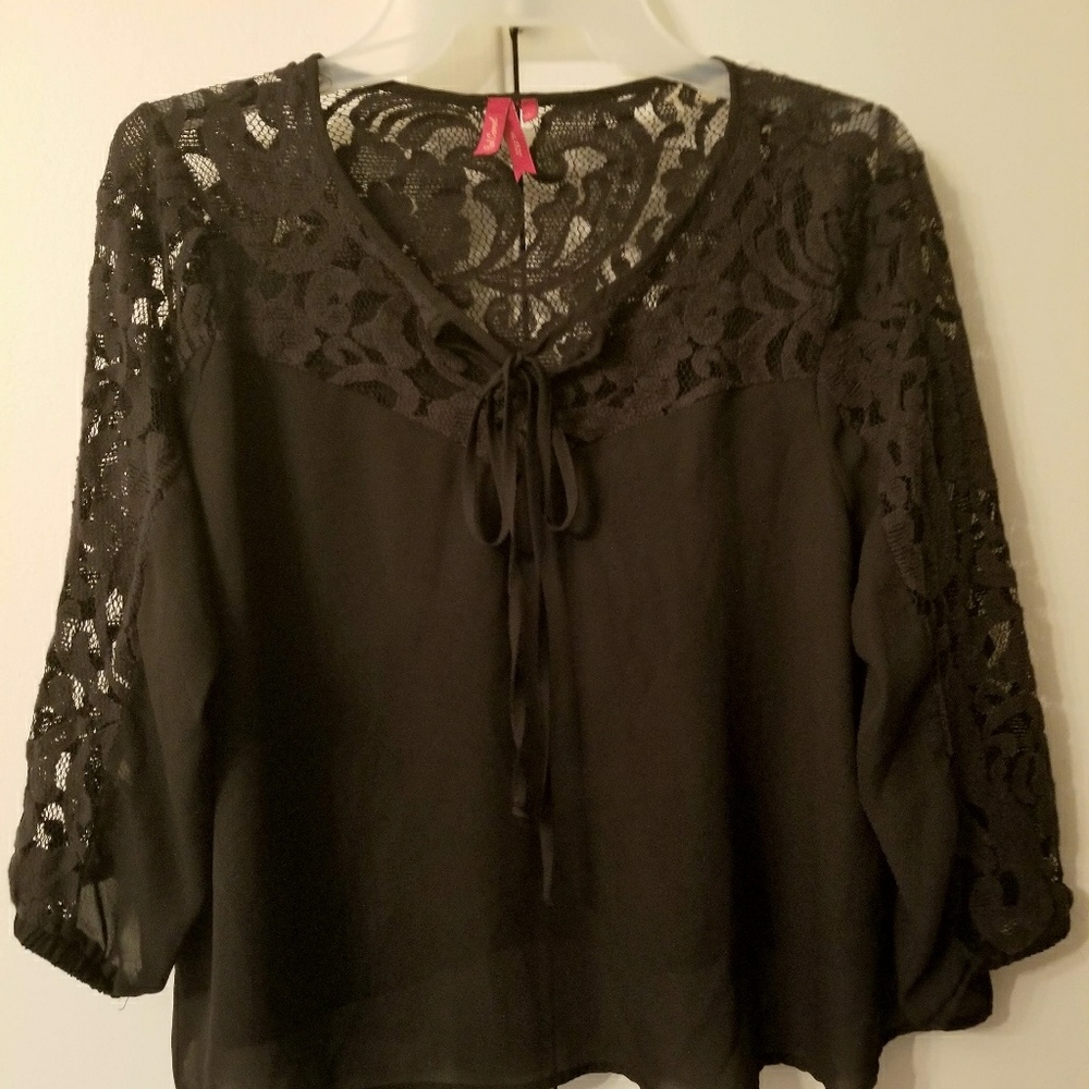 Lace top - Picture 1 of 2