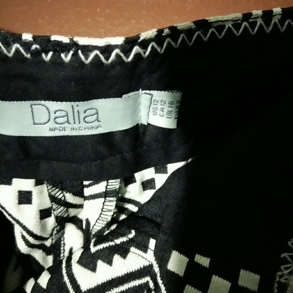 Aztec patterned shorts - Picture 3 of 3