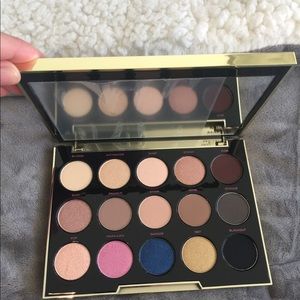 Urban decay Gwen Stafani eye shadow pallet