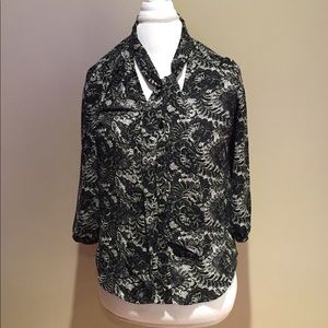 Black lace look alike 3/4 sleeve top