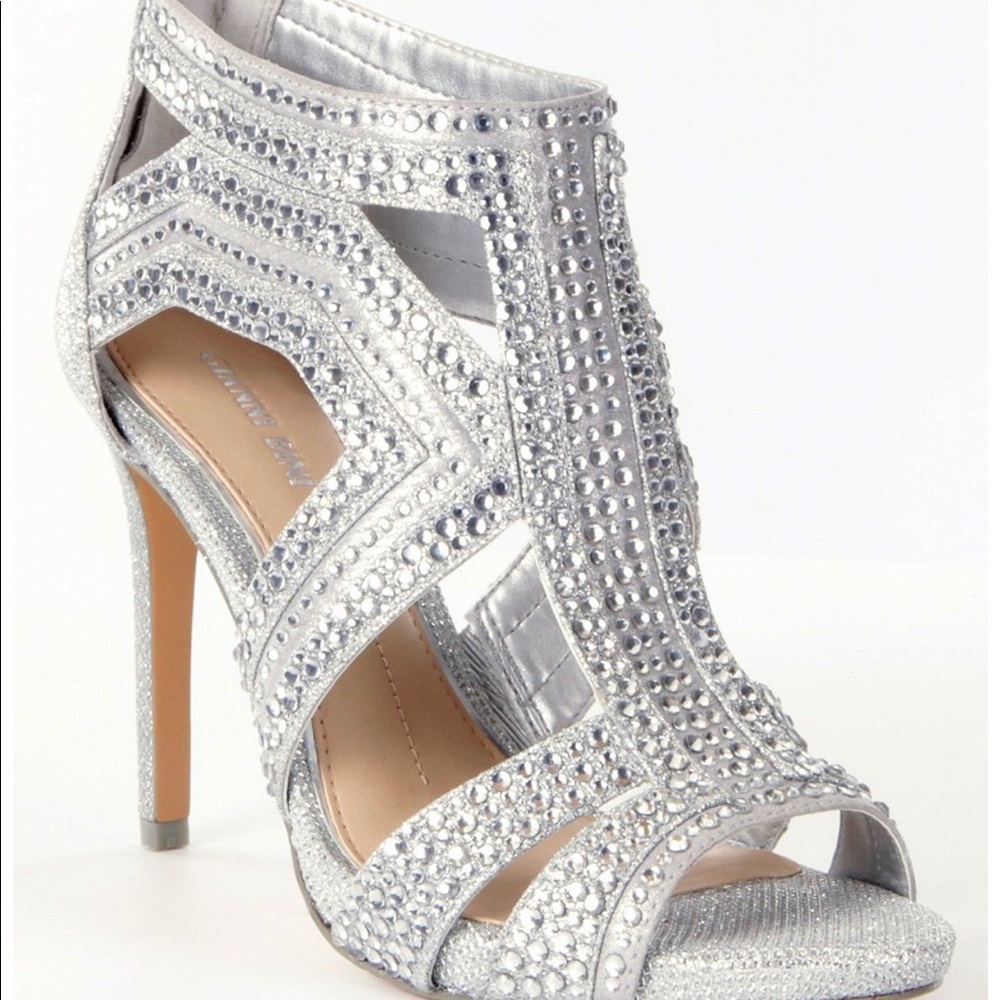 Gianni Bini silver heels size 6.5