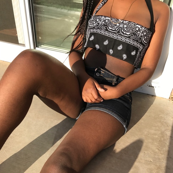 Bandanna inspired crop TOPS💎 - Picture 3 of 6
