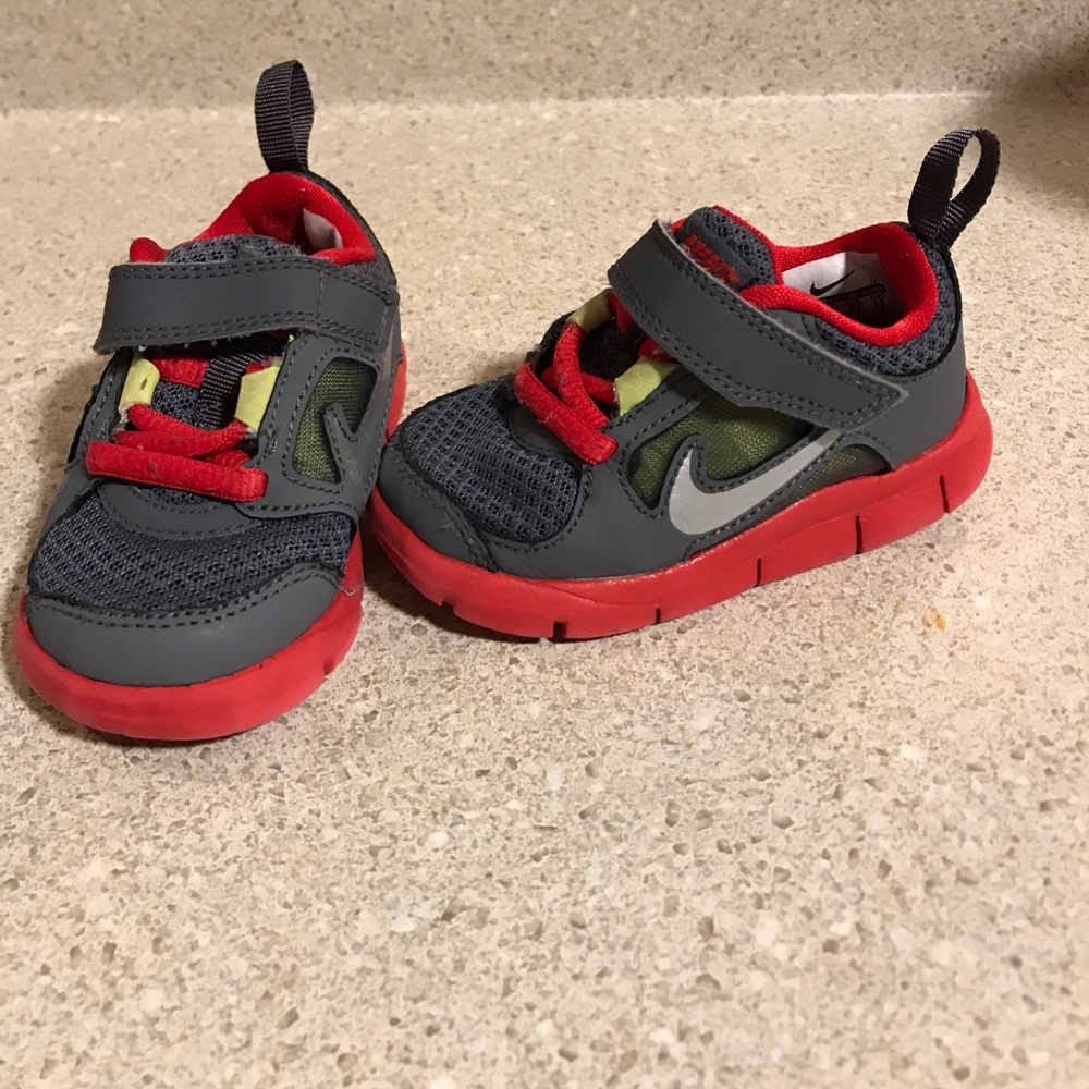 Toddler Nikes size 5c