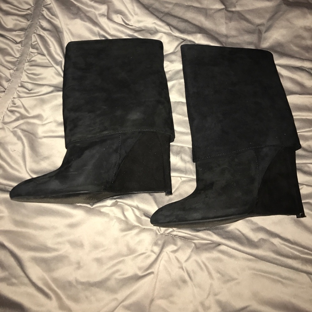 Enzo Angiolini Covered Heel Black Suede Bootie - Picture 3 of 4