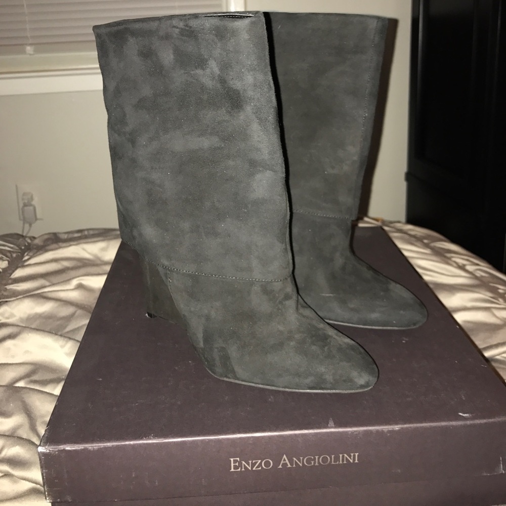 Enzo Angiolini Covered Heel Black Suede Bootie - Picture 2 of 4