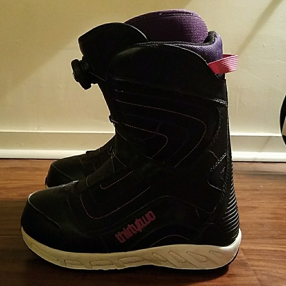 32 snowboard boots size 7 womens