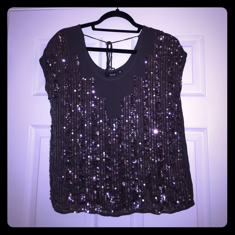 Fun Grey Sequin Ana Top - Sz Lg