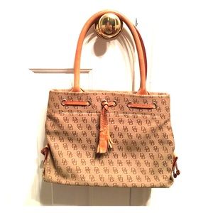 Dooney & Bourke classic logo handbag