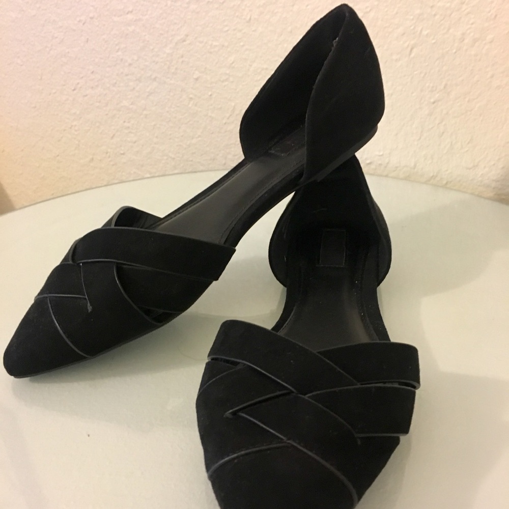 Black pointed-toe flats