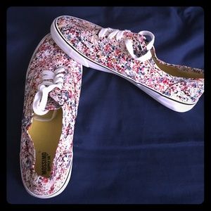 *NWOT* Never worn canvas shoes