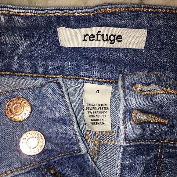 RIPPED JEANS - Picture 3 of 3