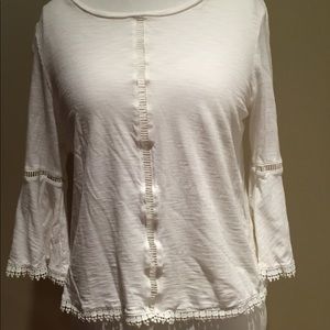 Trendy, white blouse