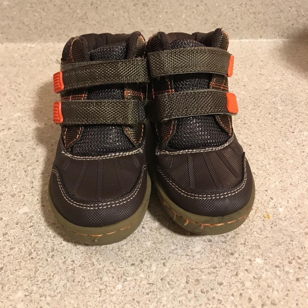 Oshkosh boots toddler size 7
