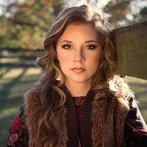 Meet your Posher, Ilaria gray