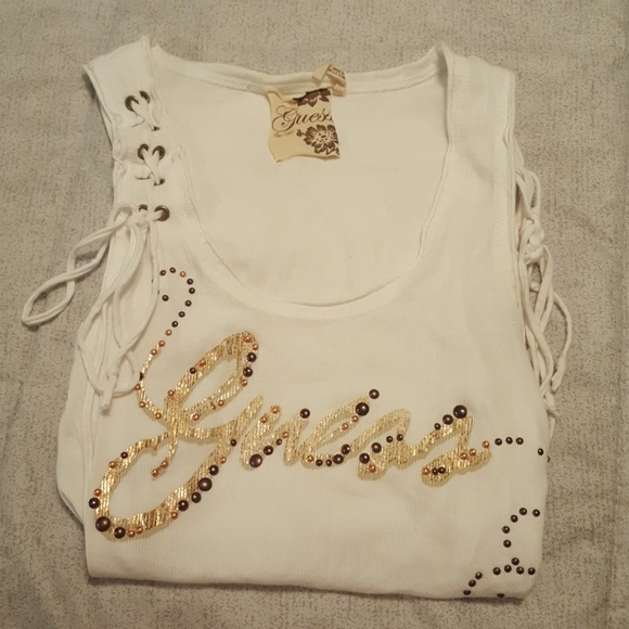 Guess Tops - 🤗🤗 PRICE DROP😊 Guess tank  last chance.