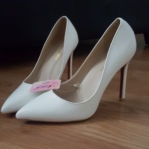 Closed toe pumps