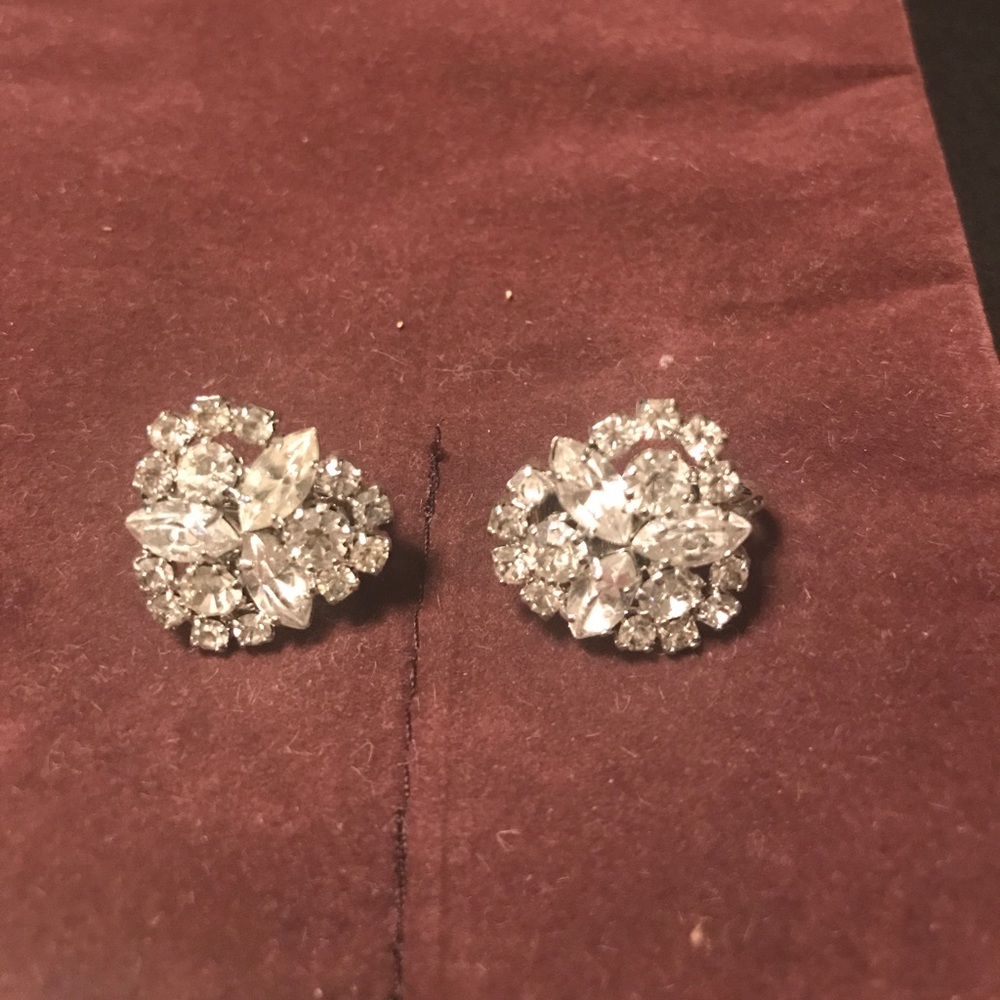 Faux diamond clip earrings - Picture 3 of 3