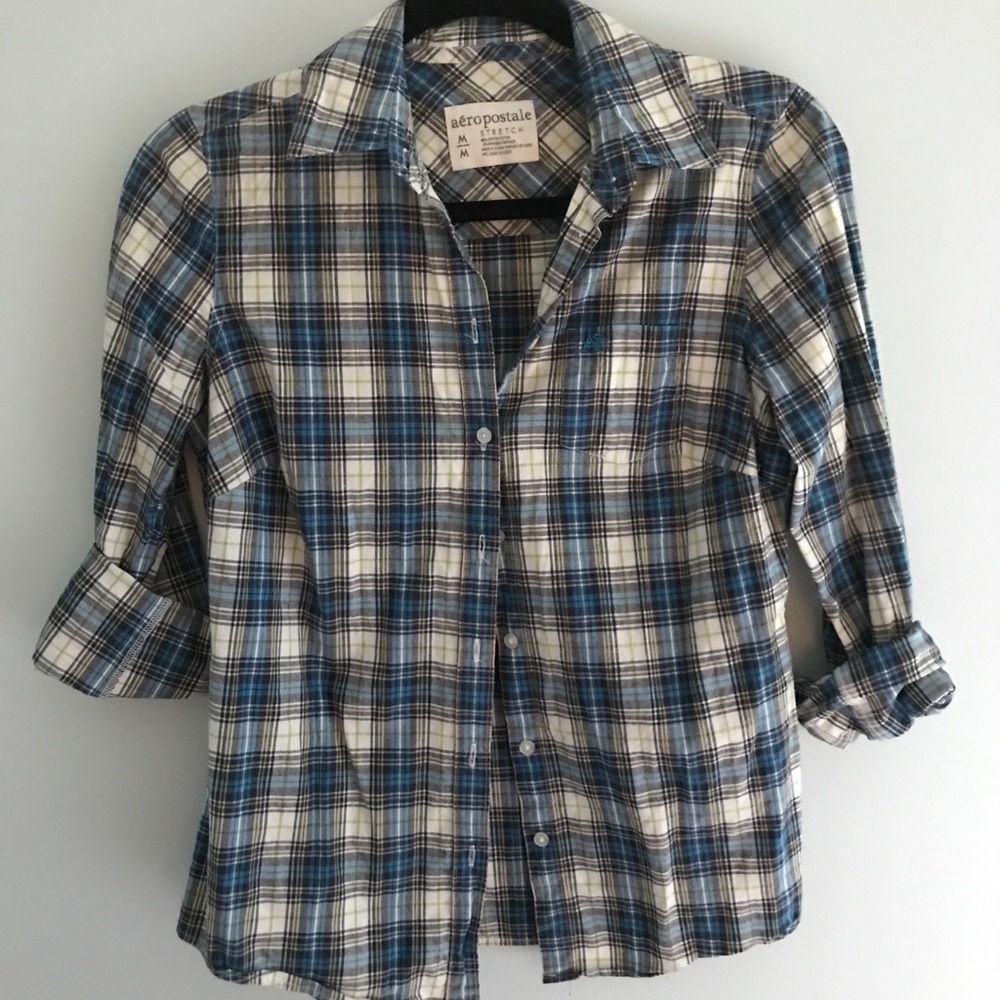 Blue and white plaid button down 🦋