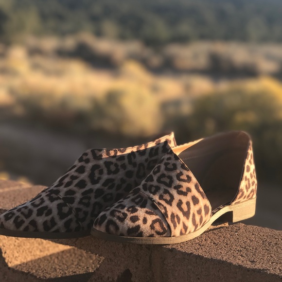 SIZE 6 << Leopard Print Cutout Shoes Booties >> - Picture 3 of 5