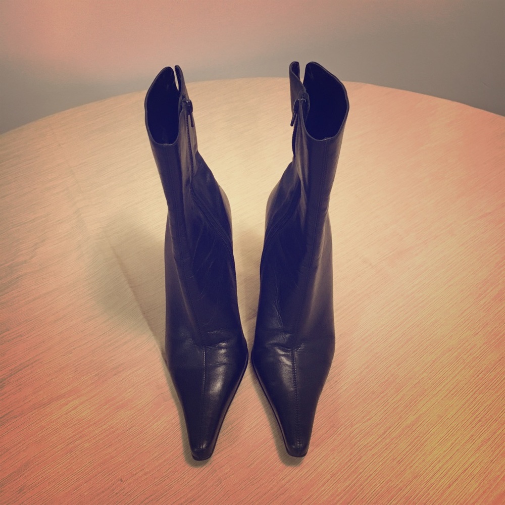 Amazing Steven Madden Black Boots, like new. Sz 9M