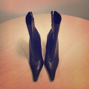 Amazing Steven Madden Black Boots, like new. Sz 9M