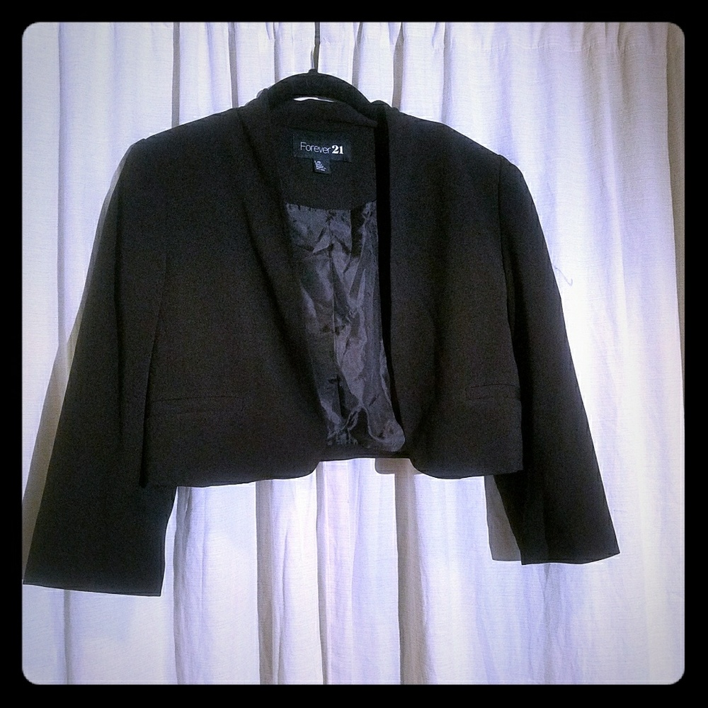 ***FOREVER 21 BLACK SHORT BLAZER***