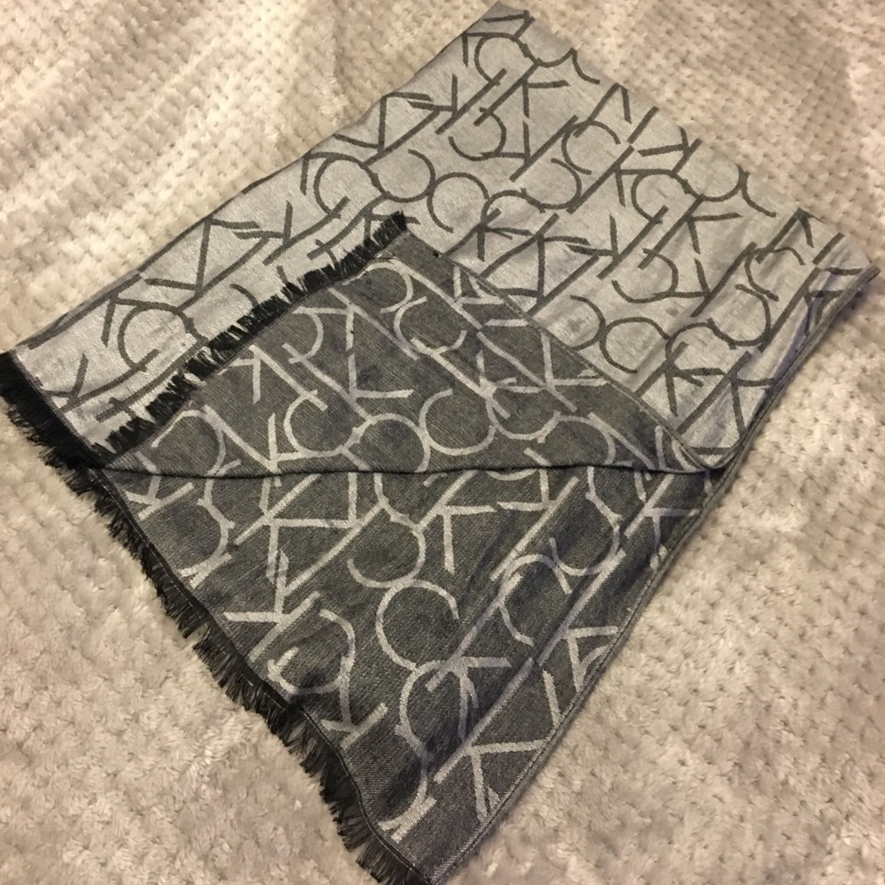 Calvin klein reversible scarf
