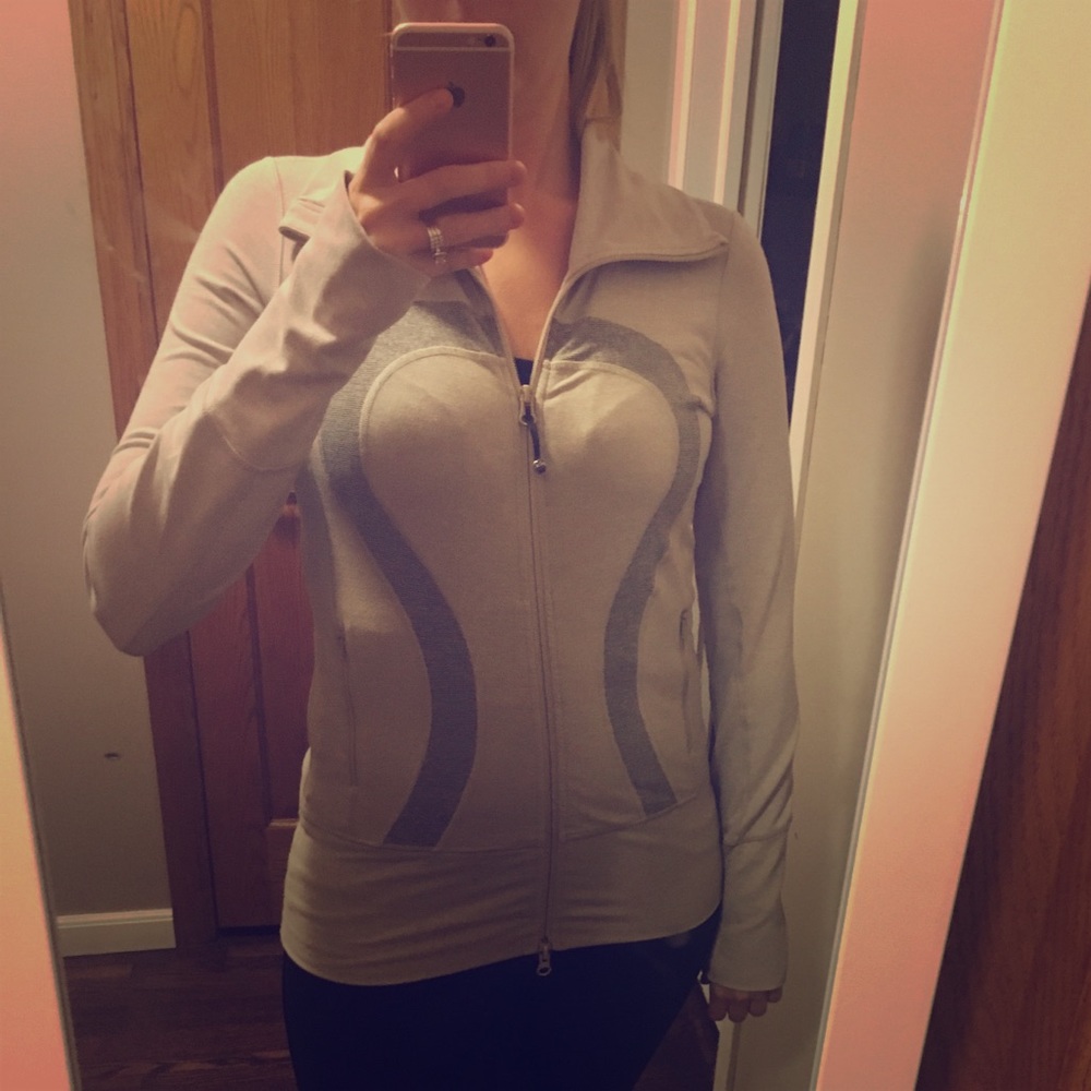 Well worn lulu top.