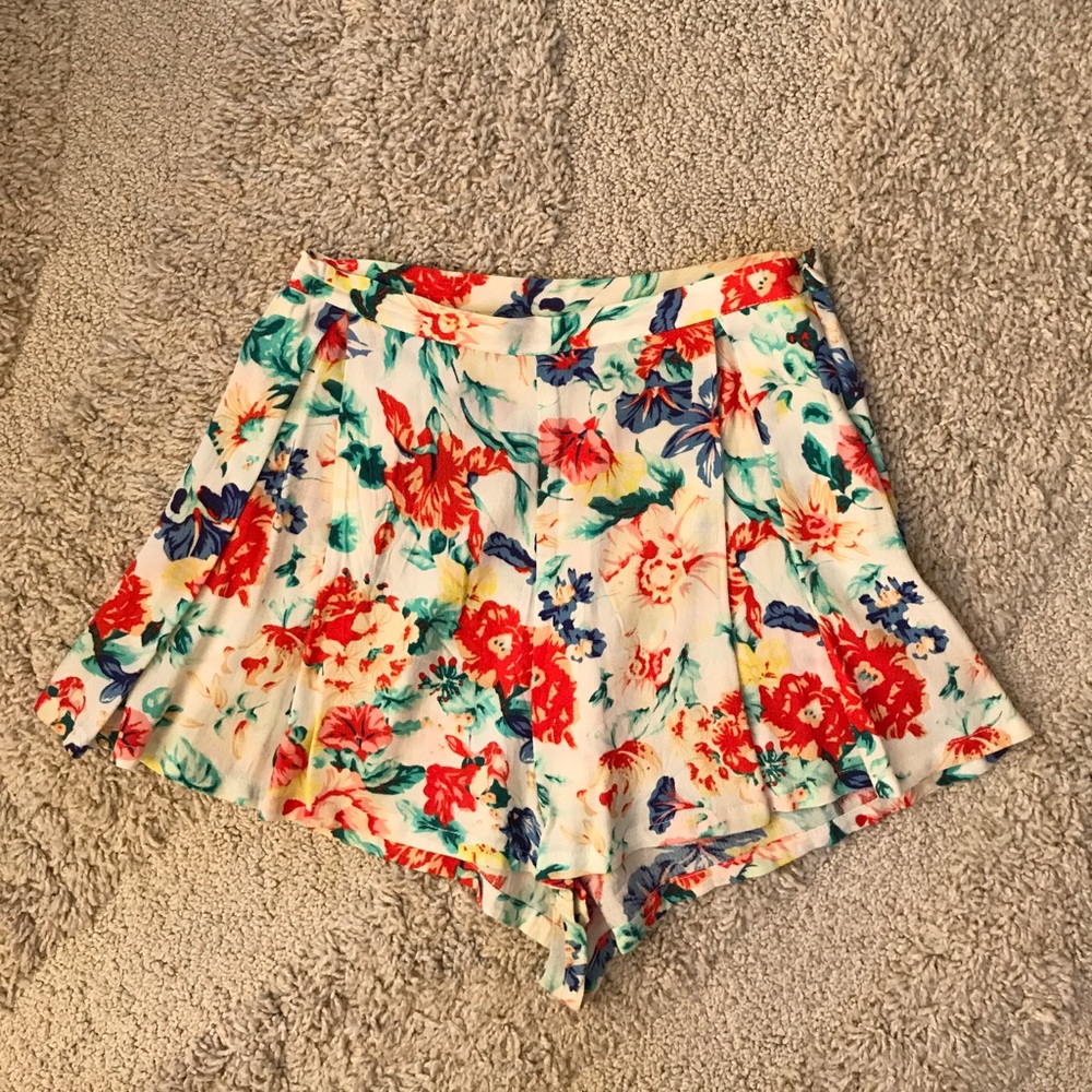 Minkpink floral shorts size Xs