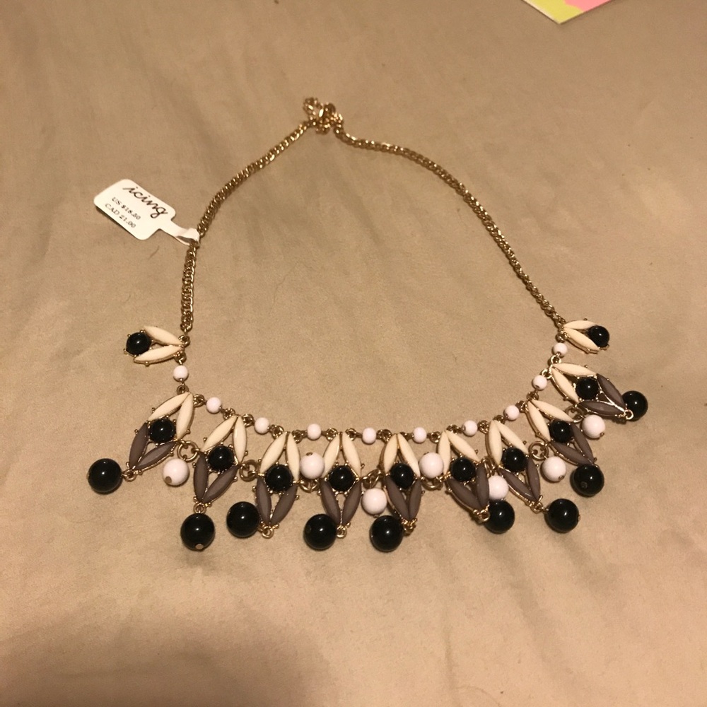 Necklace bundle - Picture 4 of 7