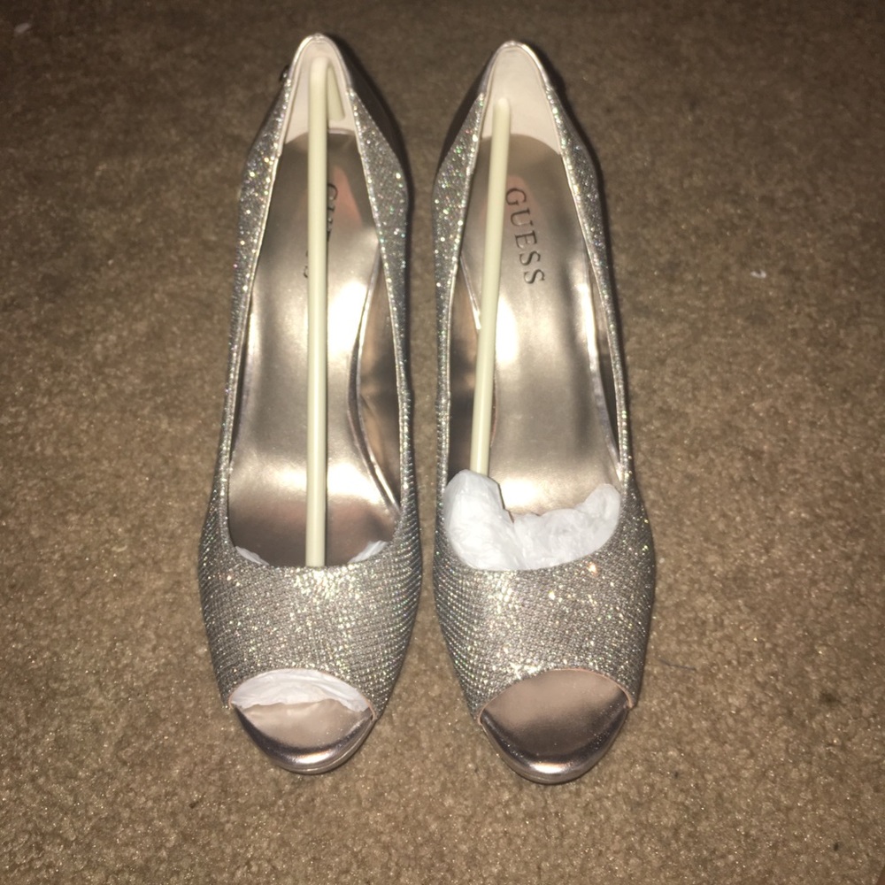 GUESS SILVER HEELS SIZE 9