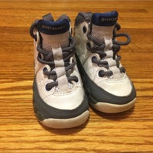 🛍 MAKE OFFER- Jordan Retro 9