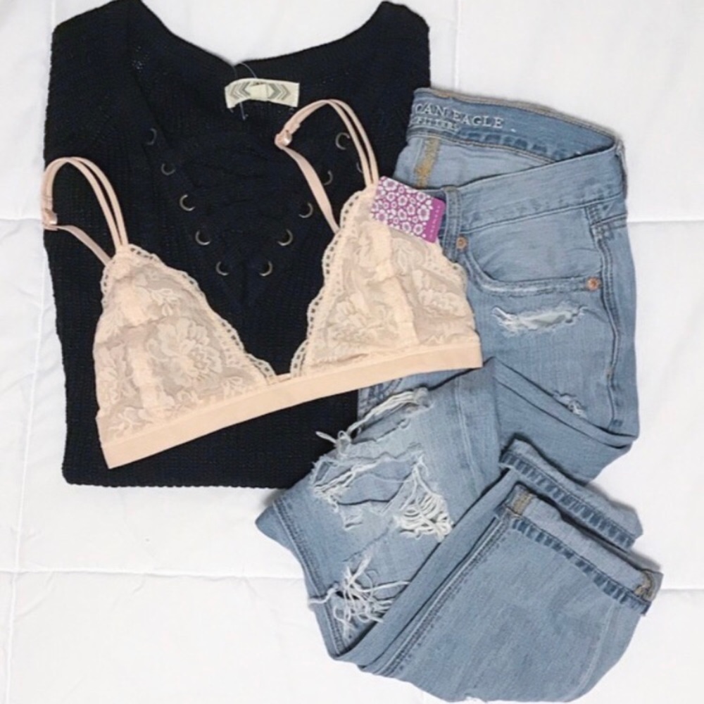 Triangle lace bralette! 💓
