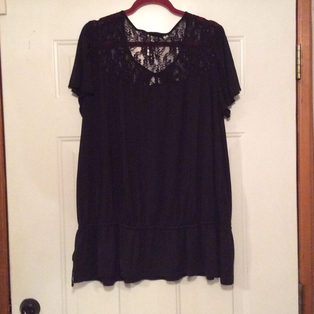 Black top - Picture 3 of 4