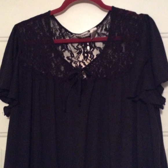 Black top - Picture 2 of 4