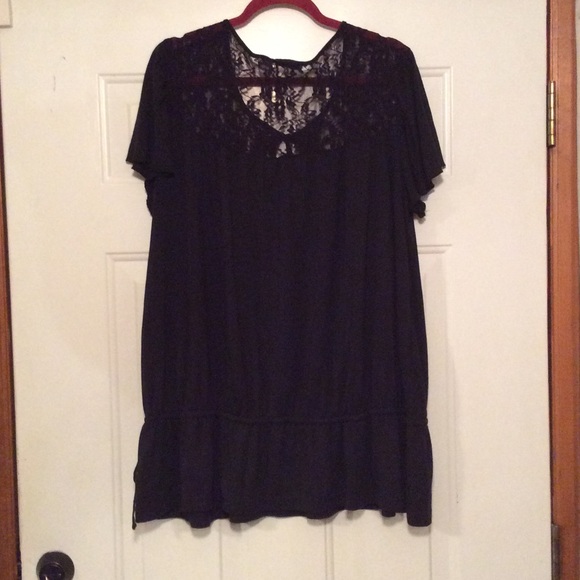 Black top - Picture 3 of 4