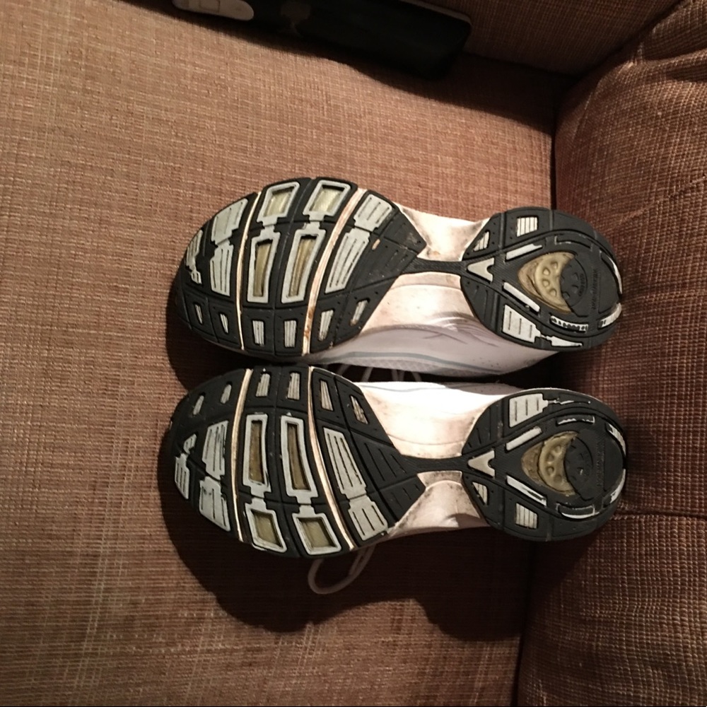 Sneaker - Picture 2 of 3