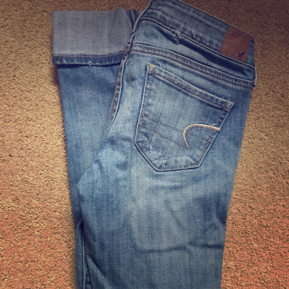 AE size 2R distressed SKINNY jeans