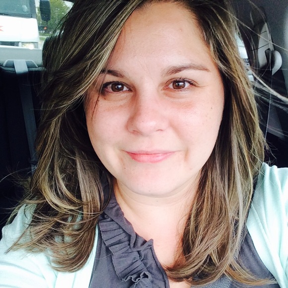 Meet your Posher, Stephanie! 💗 - Picture 2 of 4