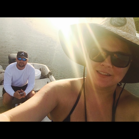 Meet your Posher, Stephanie! 💗 - Picture 3 of 4