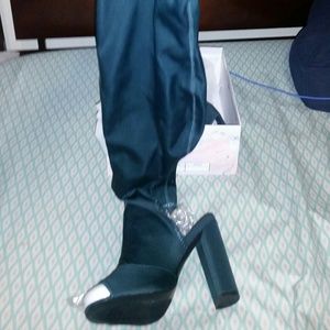 Over-the-knee peep toe Olive boots